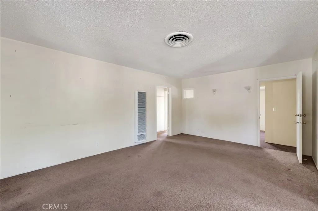 Back Unit-Living Room