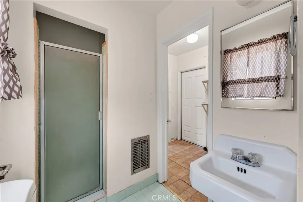 Back Unit Bathroom 2