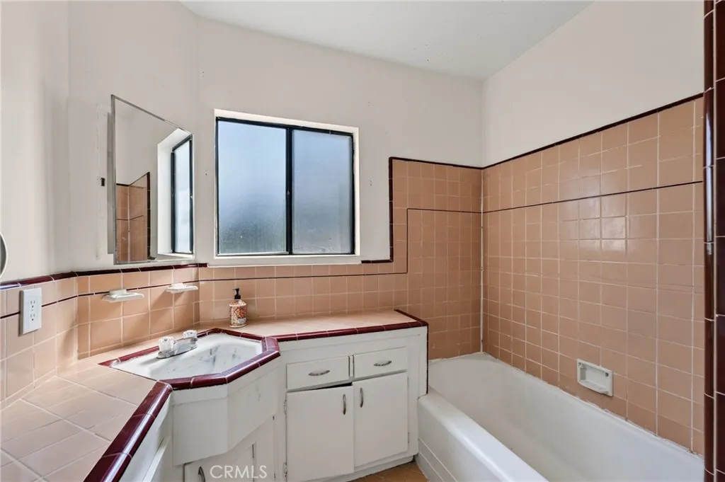 Back Unit Bathroom 1