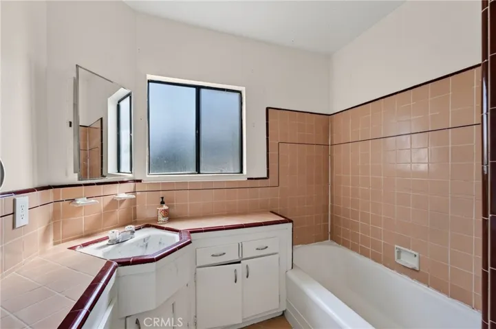 Back Unit Bathroom 1