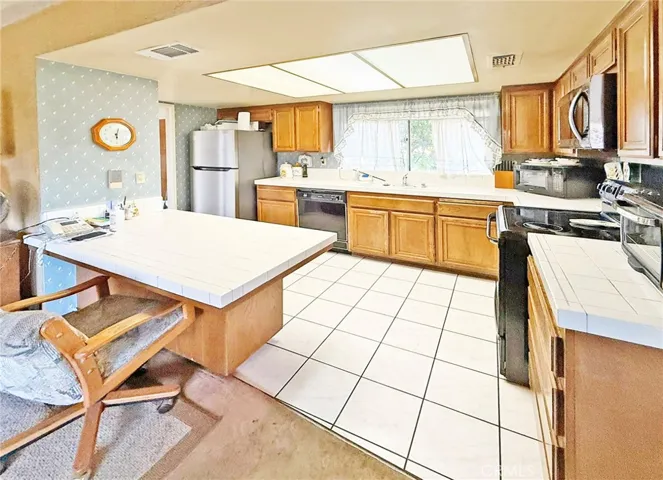 Adorable and Functional Kitchen