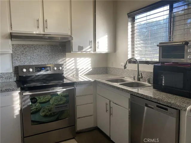 192 Streamwood, Irvine, California 92620 — photo 4