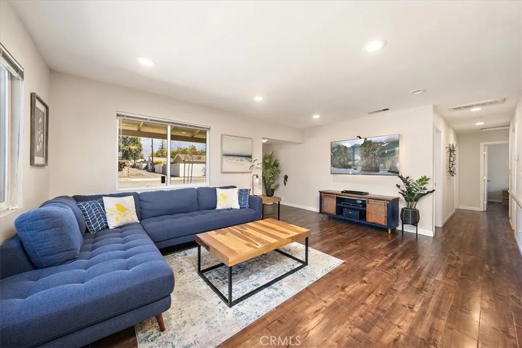 594 Winn, Upland, California 91786 — photo 4