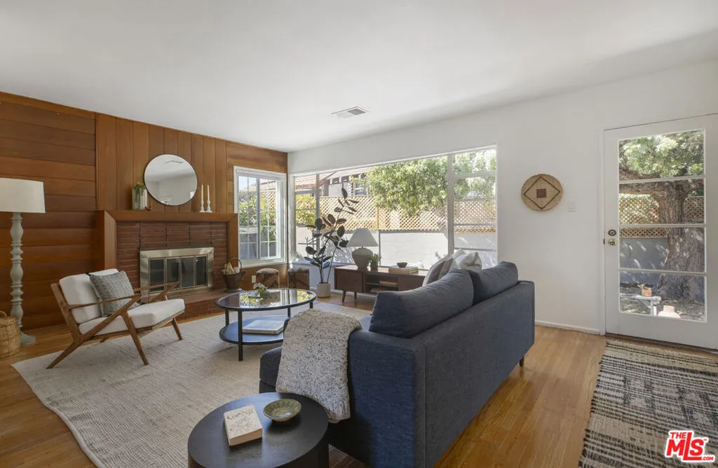 4163 Verdugo View Dr