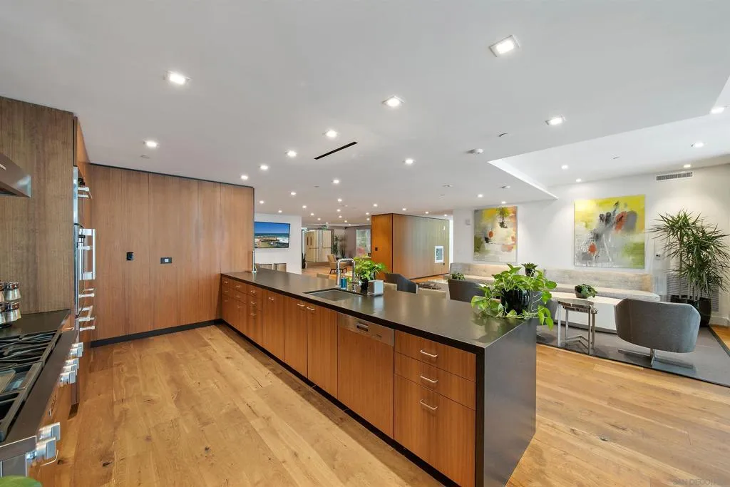 Cafeteria/Kitchen