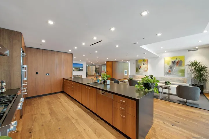 Cafeteria/Kitchen