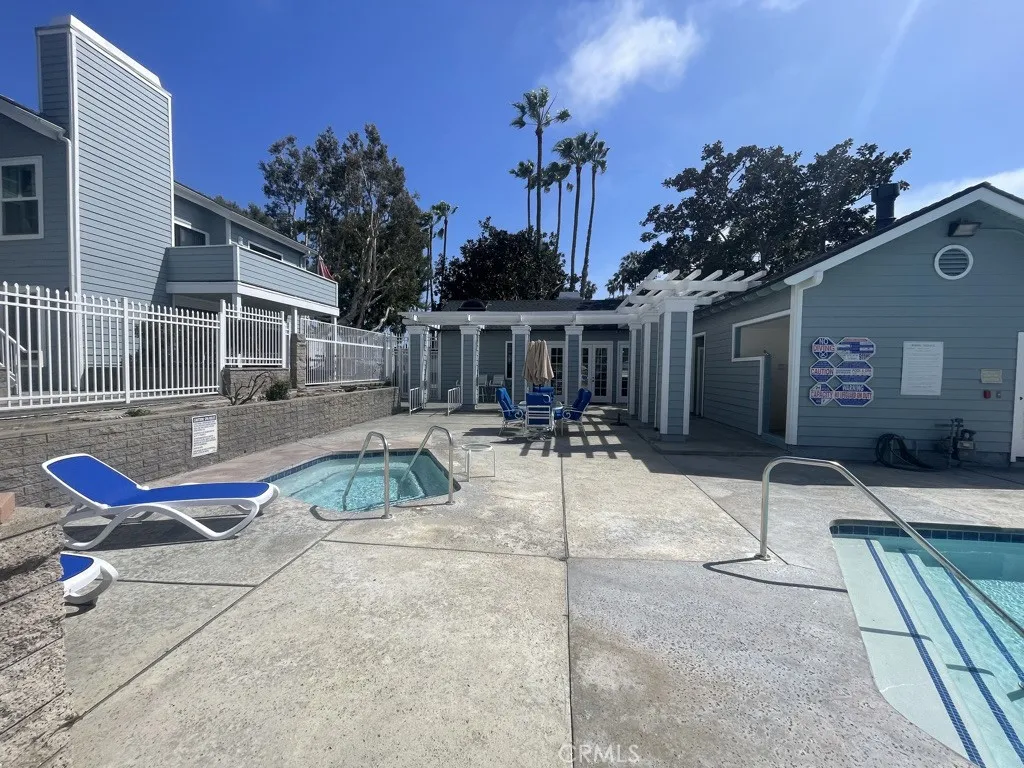 16960 Algonquin Street I-204, Huntington Beach, California 92649 — photo 4