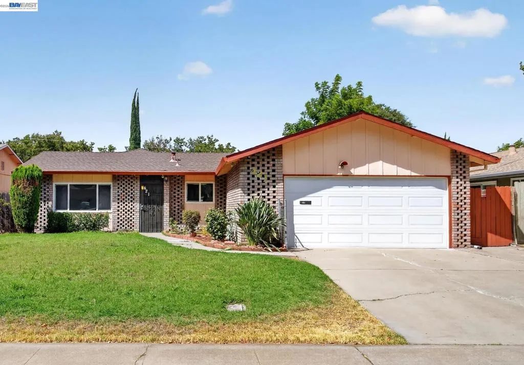 421 E Serrano Way