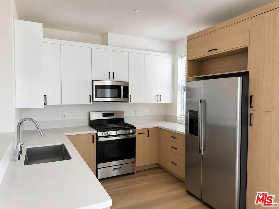 3688 Fredonia Drive, Los Angeles, California 90068 — photo 4