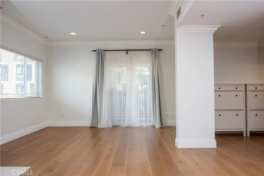 815 S Harvard Boulevard 201, Los Angeles, California 90005 — photo 5