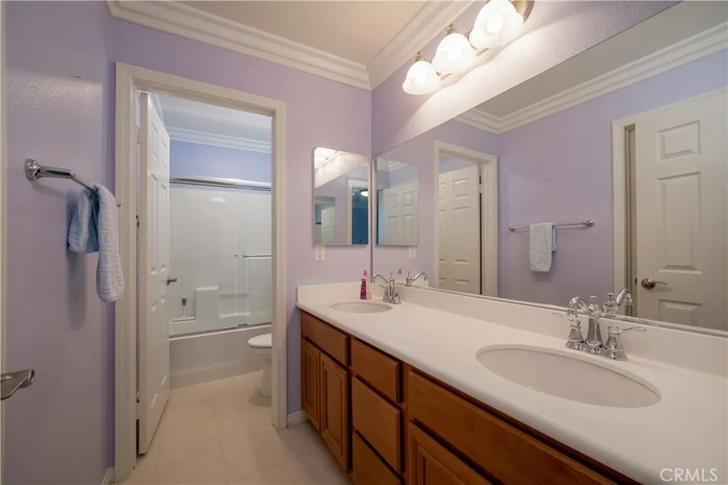 Jack-n-Jill Bath