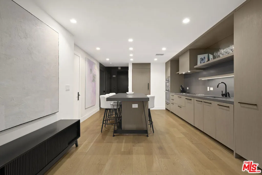 10777 Wilshire Boulevard 207, Los Angeles, California 90024 — photo 4