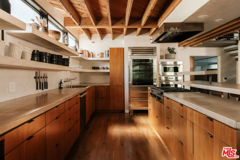 554 Westminster Avenue, Los Angeles, California 90291 — photo 4