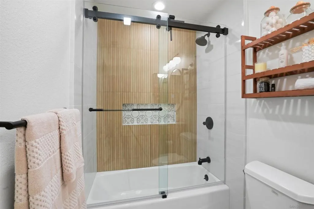 Full Bathroom upstairs