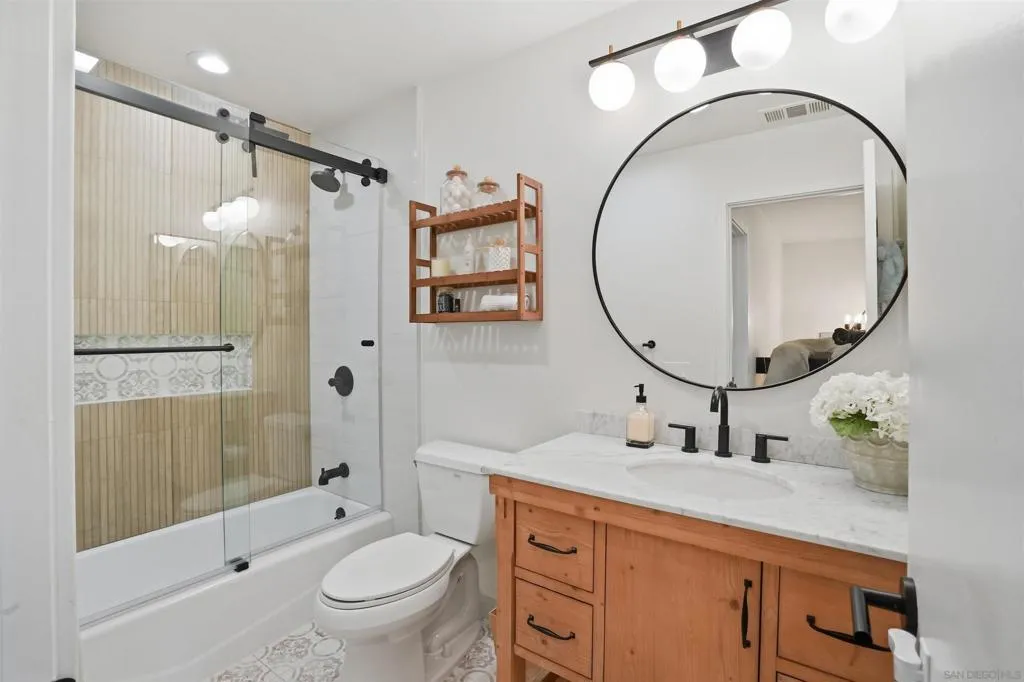Full Bathroom upstairs