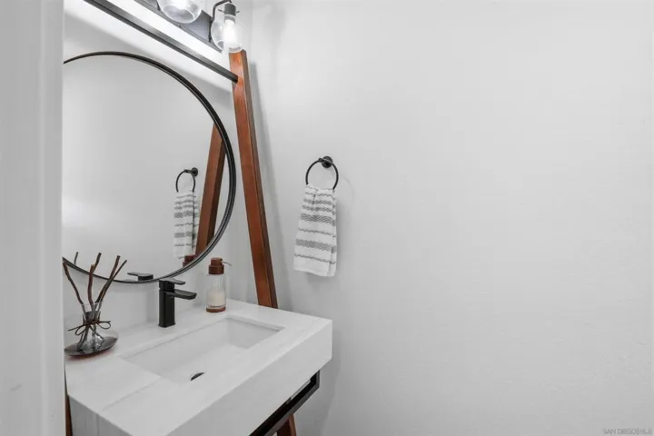 Guest Bathroom downstairs