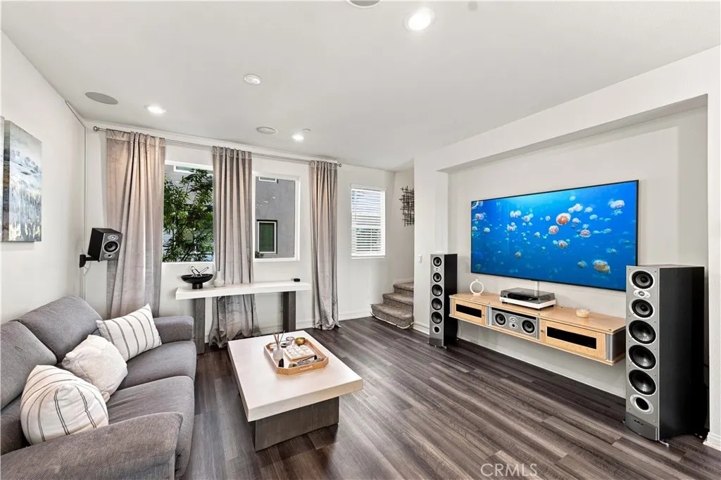 8408 N Fresco, Northridge, California 91325 — photo 5
