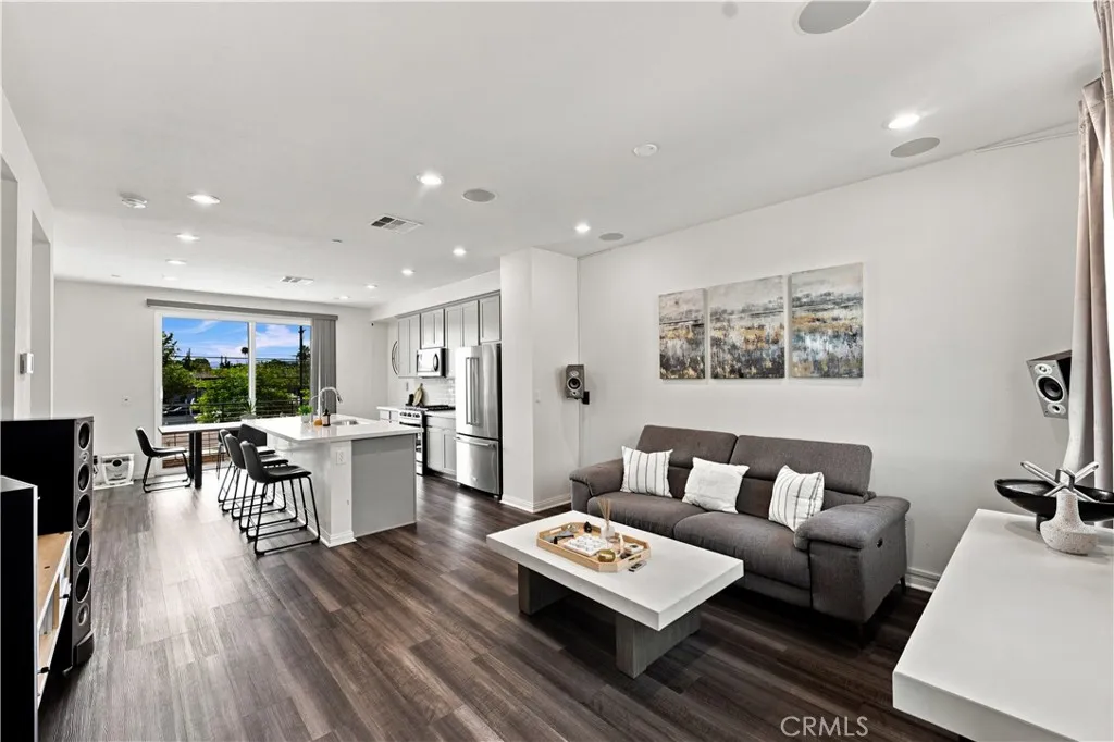 8408 N Fresco, Northridge, California 91325 — photo 4