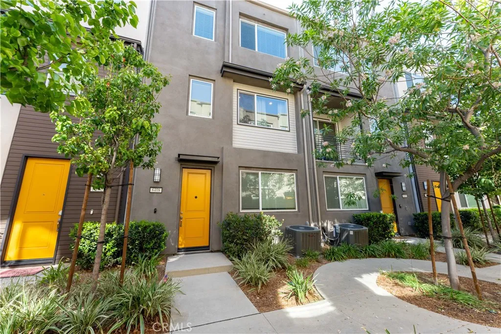 8408 N Fresco