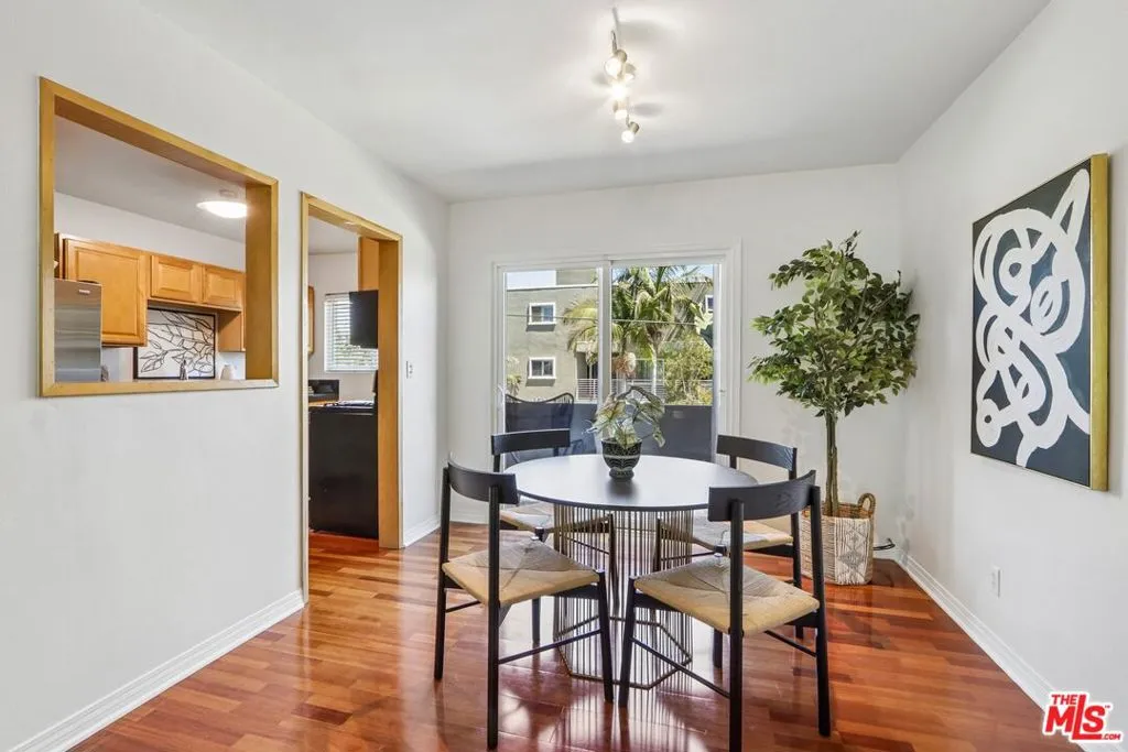 10600 Eastborne Avenue 9, Los Angeles, California 90024 — photo 4