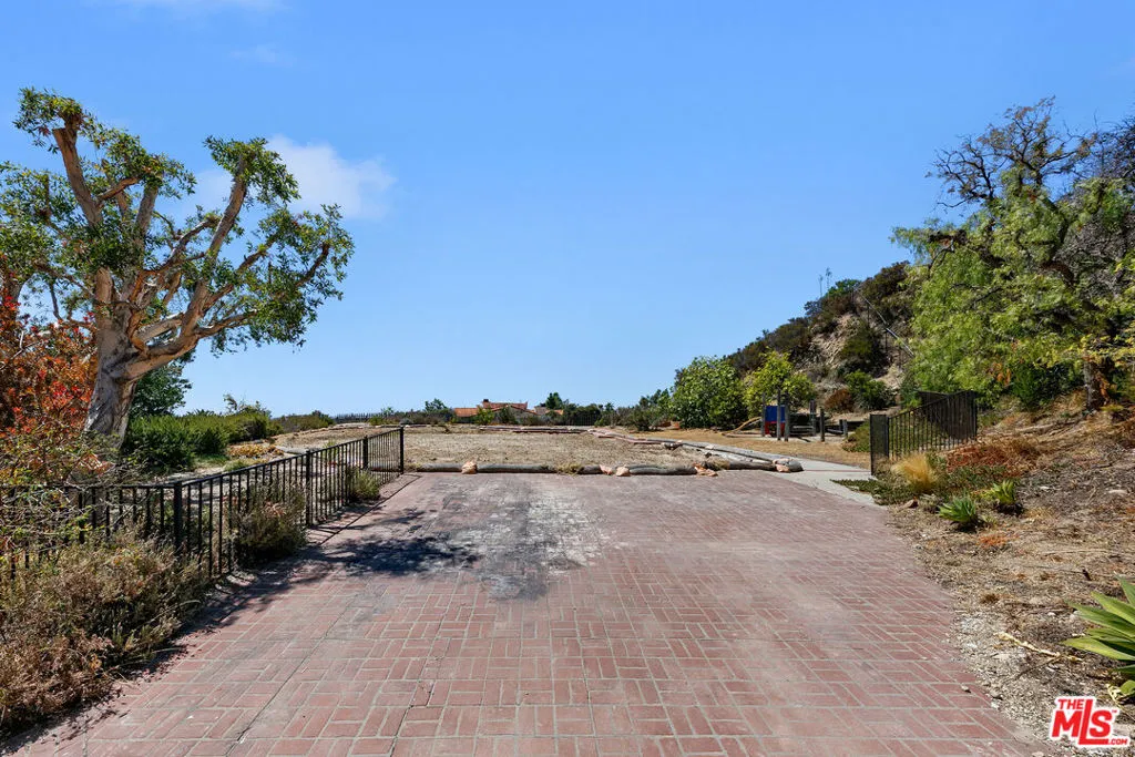 23468 W Moon Shadows Drive, Malibu, California 90265 — photo 4