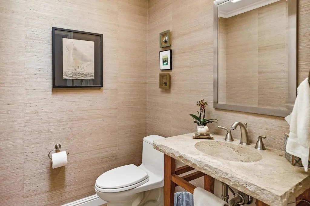 gorgeous 1/2 bath