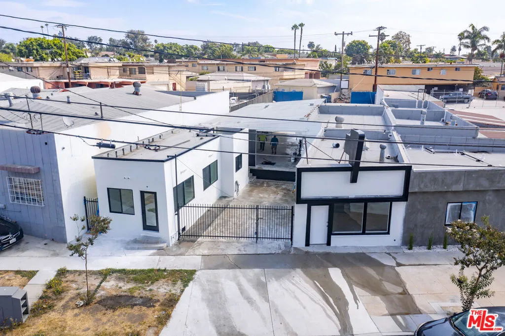 718 Centinela Ave