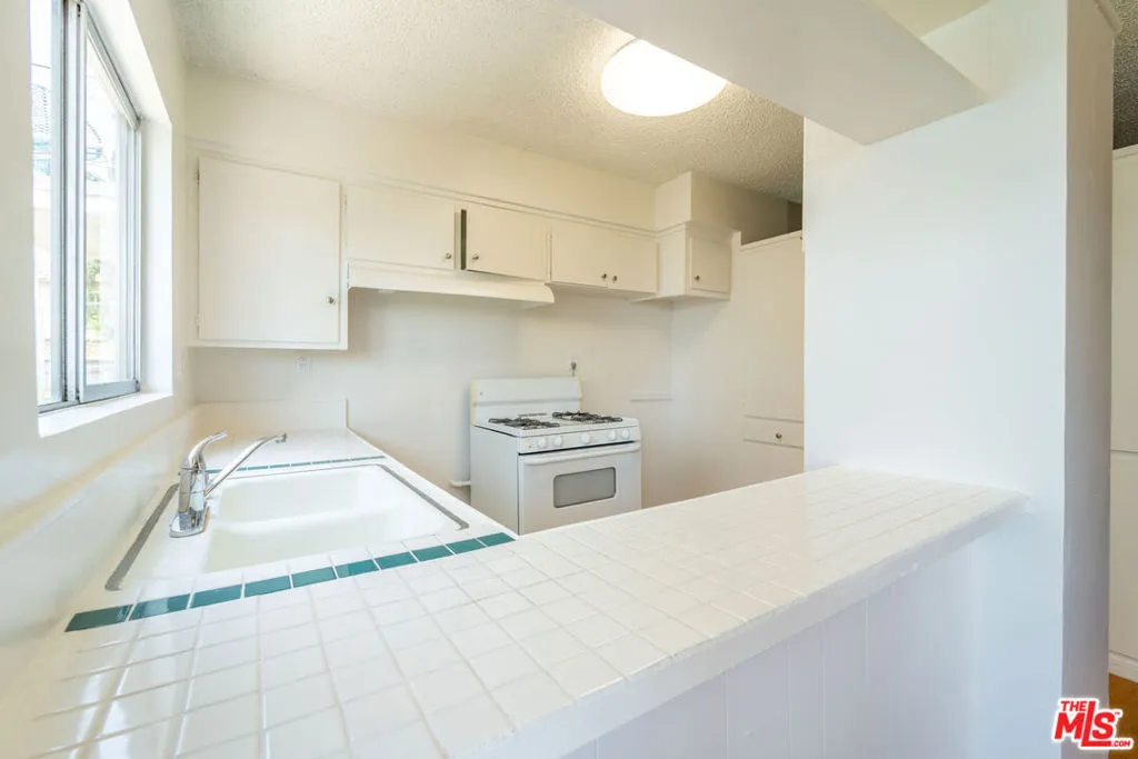 Bright Kitchen