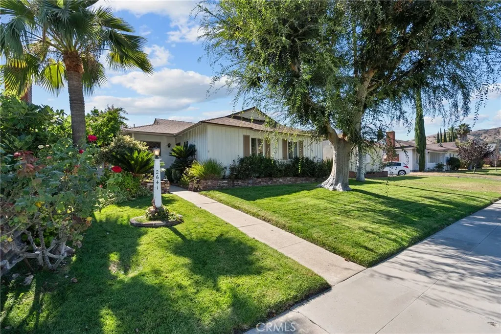 2641 N Buena Vista St