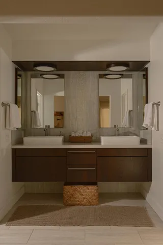 28 La Quinta Home - Sabrina Ryan