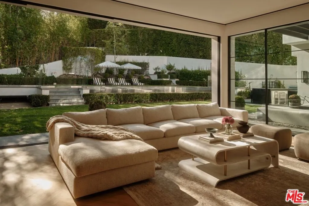 2331 Chislehurst Drive, Los Angeles, California 90027 — photo 5