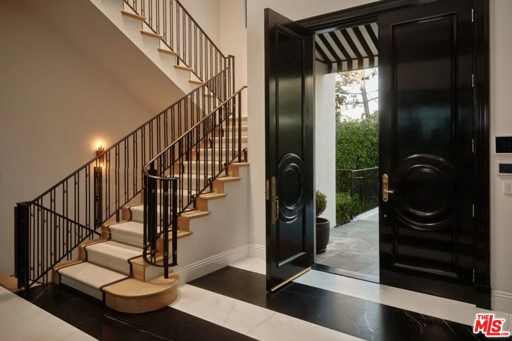 2331 Chislehurst Drive, Los Angeles, California 90027 — photo 4