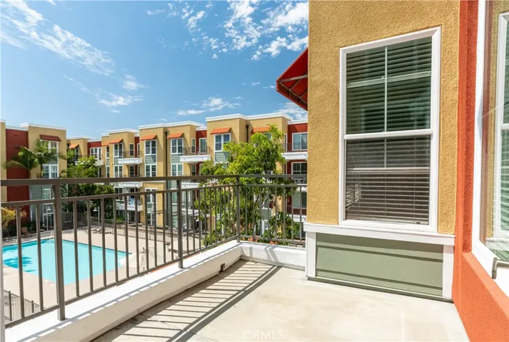 Sunny West-Facing Balcony