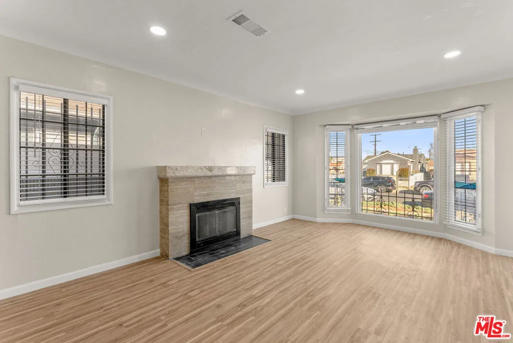 8905 S Wilton, Los Angeles, California 90047 — photo 5