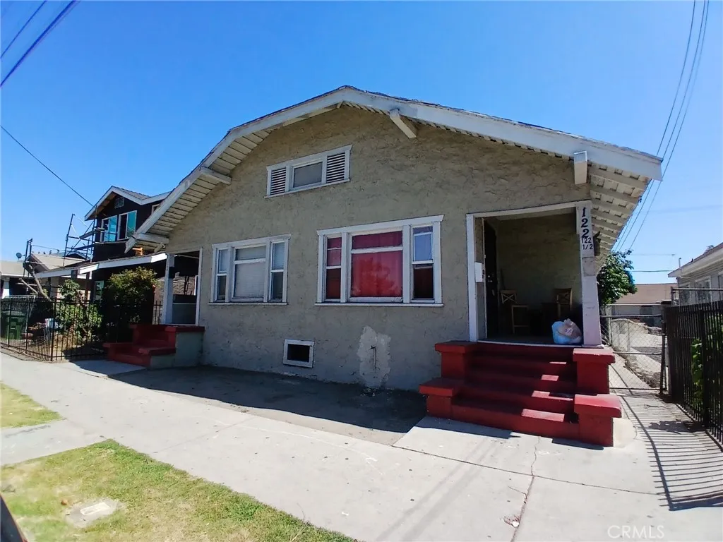 122 E Gage
