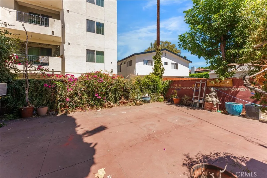 11209 La Maida, North Hollywood, California 91601 — photo 4