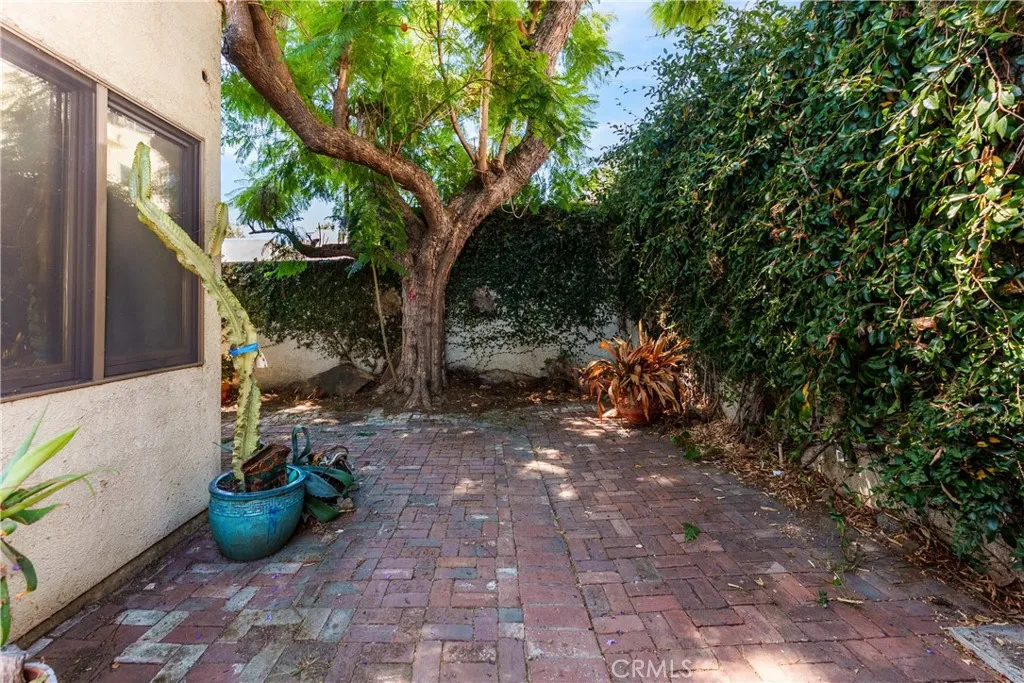 11209 La Maida, North Hollywood, California 91601 — photo 5