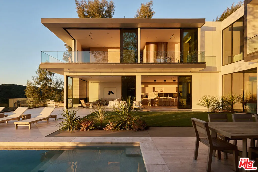 1149 Linda Flora Dr