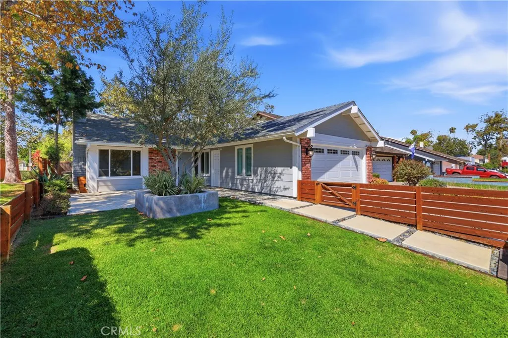 24395 Manzanita Dr