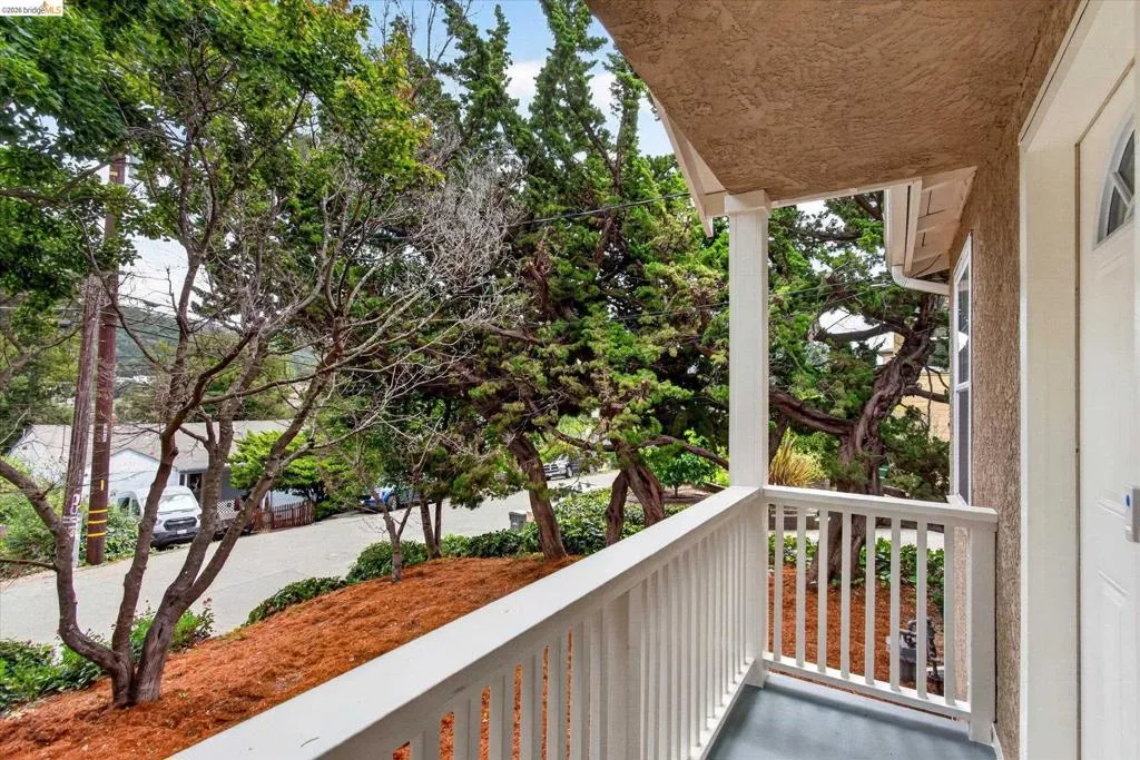 7925 Greenly, Oakland, California 94605 — photo 5