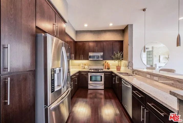 10878 Bloomfield Street 406, Toluca Lake, California 91602 — photo 4