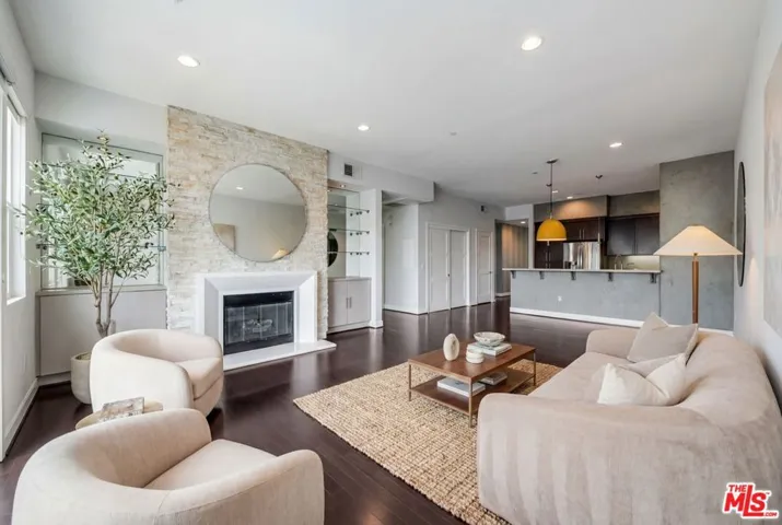 10878 Bloomfield Street 406, Toluca Lake, California 91602 — photo 5