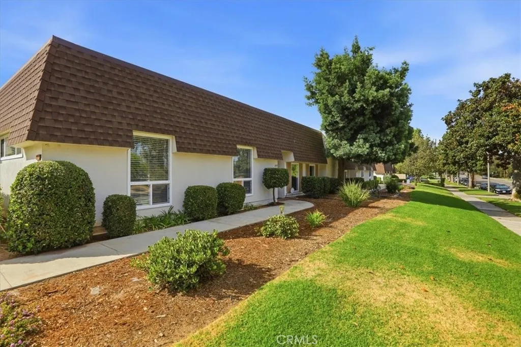 828 E Highland Ave