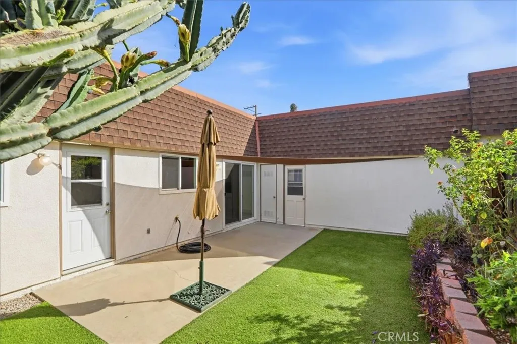 828 E Highland Avenue, Redlands, California 92374 — photo 5