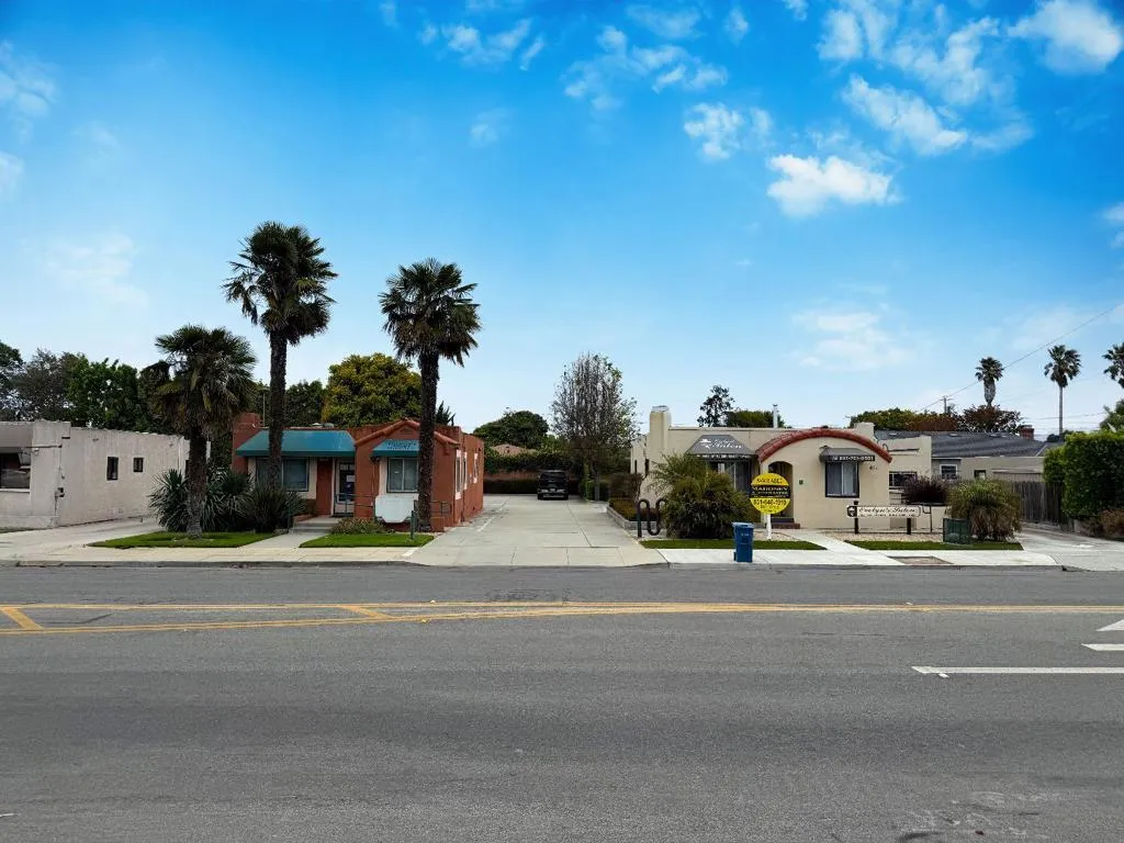 51 E Romie Ln