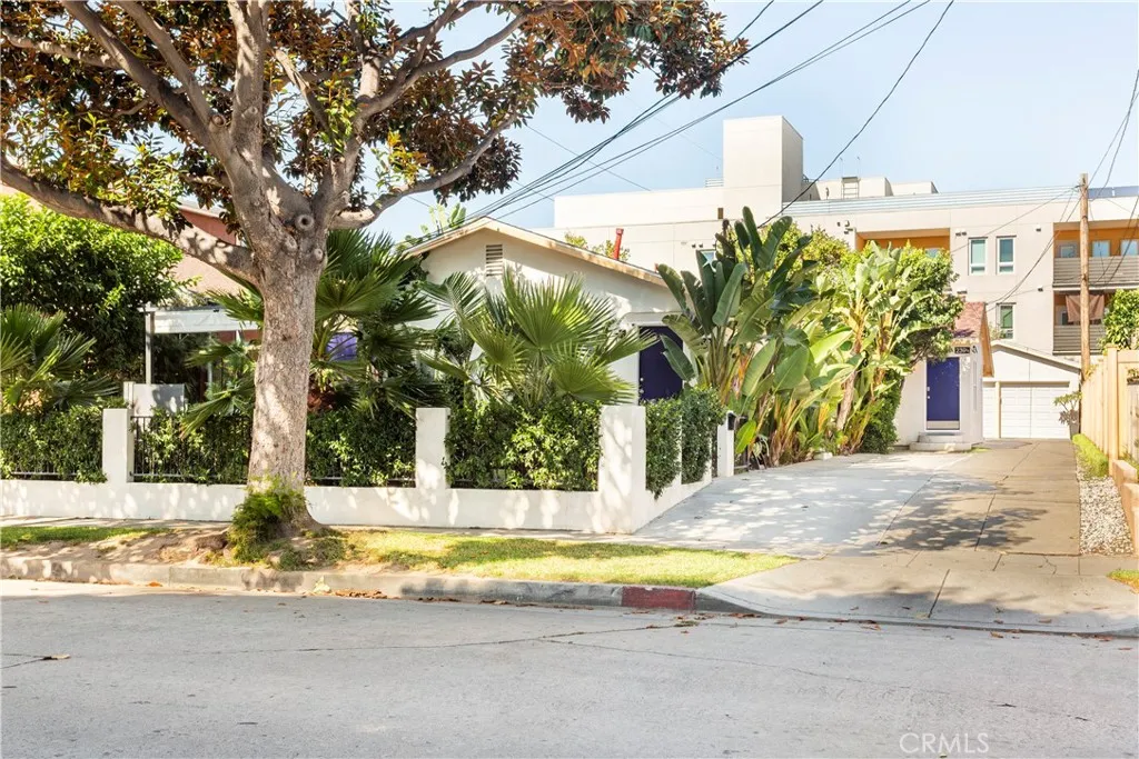 239 W Hillcrest