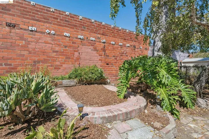 Brick retaining wall with integrated planting beds