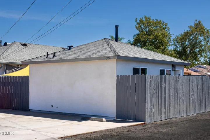 506 Hemlock-16