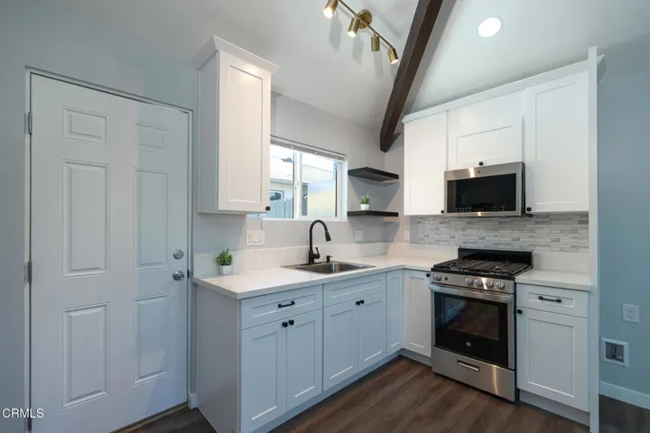 506 Hemlock-9