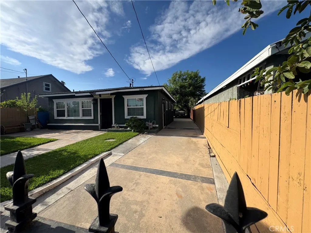 1220 W Victoria, San Bernardino, California 92411 — photo 4